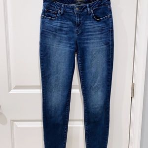 Skinny Lucky jeans for women. Dark wash. Size 6 (28)